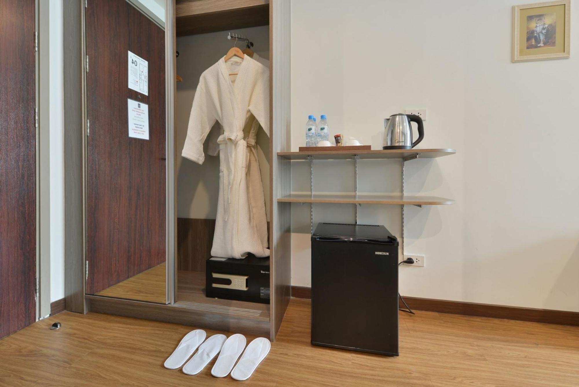 Bedever Boutique Bangkok Hotel - Bts Phra Khanong Bagian luar foto