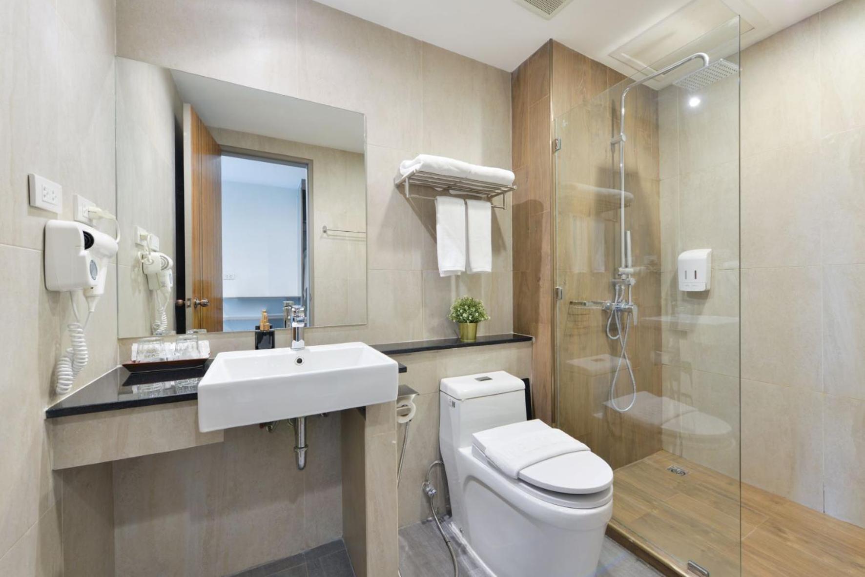 Bedever Boutique Bangkok Hotel - Bts Phra Khanong Bagian luar foto